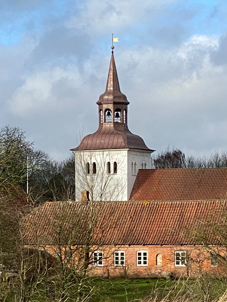 I landsbyen Rørup på Vestfyn, tæt ved motorvejen, ligger Rørup Kirke. Kirken ligger højt i landskabet, og tårnets karakteristiske ...